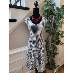 Taylor Dress Houndstooth Women's Size 4 Black White V-Neck Casual Knit